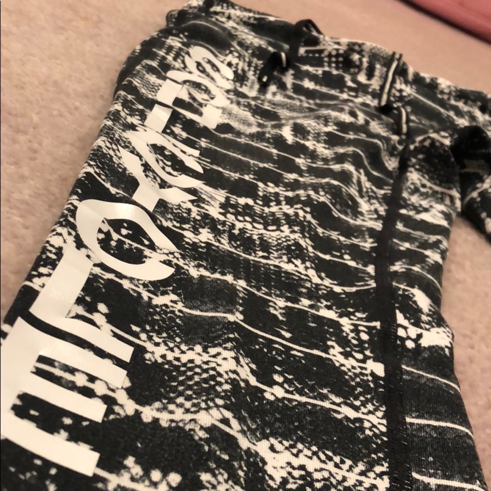 Soulcycle Soft Pattern Capri Legging - image 2